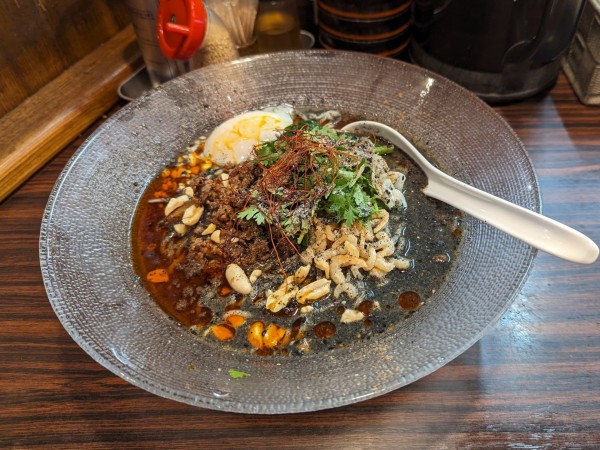「冷やし黒胡麻味噌󠄀担々麺+温玉」@らー麺 あけどやの写真