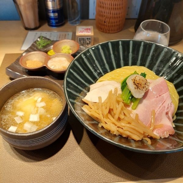 「帆立の昆布水つけ麺黒大盛＋ワンタン」@Tokyo Style Noodle ほたて日和の写真