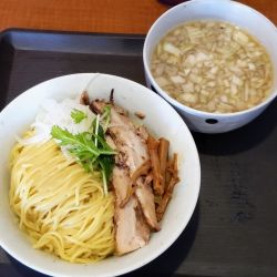 【限定】貝だし汁つけ麺（大盛無料）９００円