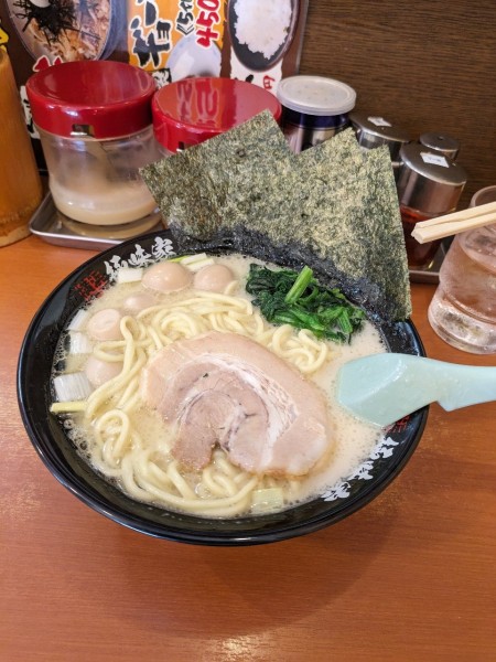 「塩豚骨ラーメン」@横浜家系ラーメン 極味家の写真