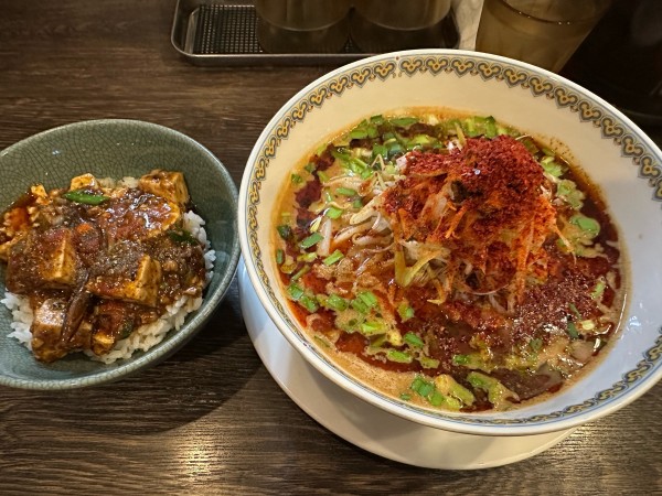 「汁あり担々麺+小麻婆丼」@雲林坊 秋葉原店の写真