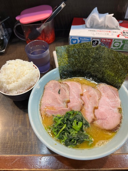 「チャーシュー麺硬め濃いめ、小ライス」@横浜家系らーめん 作田家の写真