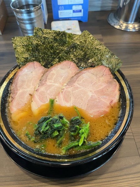「チャーシュー3枚並、硬め濃いめ」@家系ラーメン がくの写真