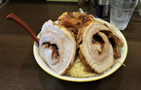 「ラーメン並豚2枚」@ラーメン イエロー 御徒町店の写真