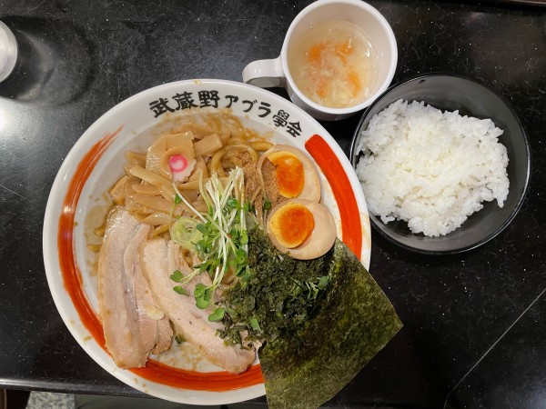 「満足盛油そば（大盛）、無限ライス」@武蔵野アブラ学会 代々木店の写真