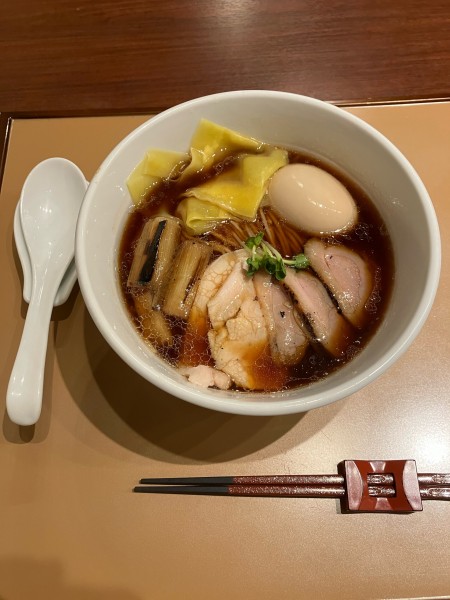 「名古屋コーチンの醤油玉子　＋ワンタン」@麺 紡木の写真