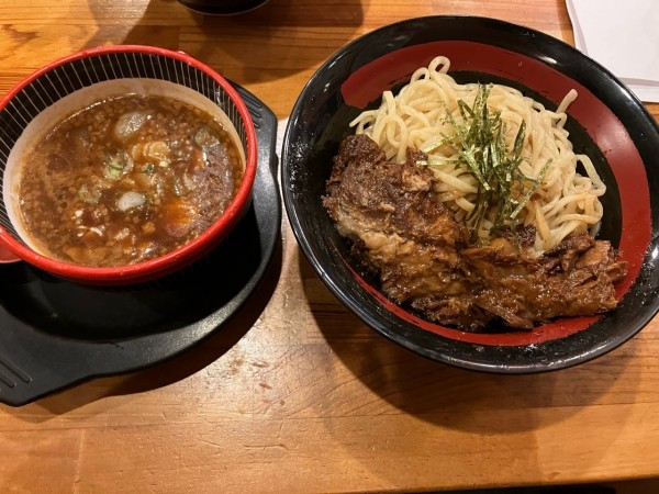「つけ麺魚介とんこつ醤油890円＋軟骨チャーシュー380円」@平打ちつけ麺 結まーるの写真