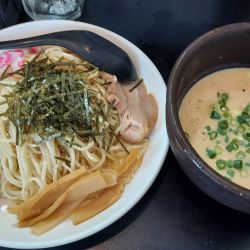 和風冷やしつけ麵ゴマ味 900円