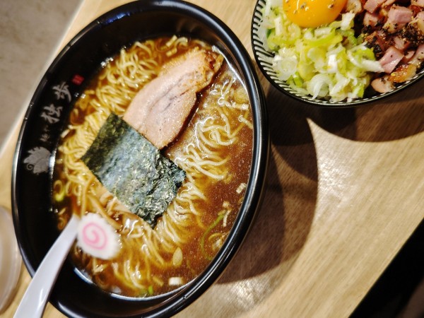 「魚介中華そば（950円）」@麺や独歩 昭島本店の写真
