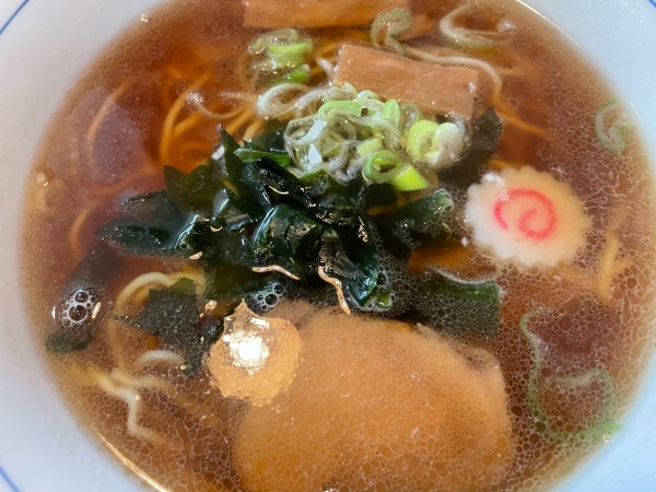 「ラーメン550円」@味処まるよしの写真