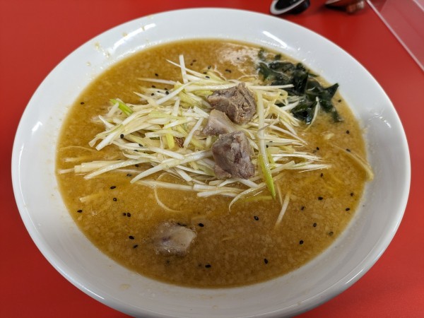 「赤味噌ネギラーメン+中盛」@NEWラーメンショップR4の写真