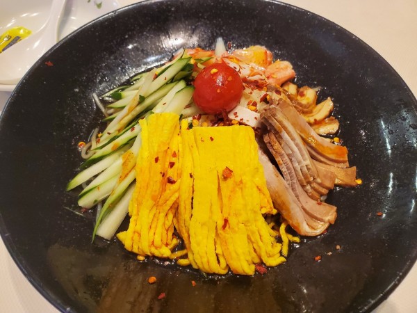 「辛い！冷やし中華」@餃子の王将 石川町店の写真