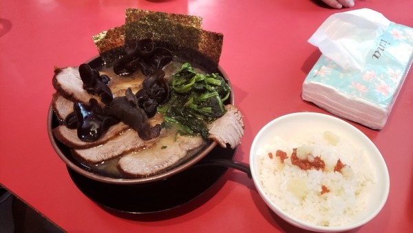 「チャーシュー麺(5枚)キクラゲと🍚」@ラーメン桜道の写真
