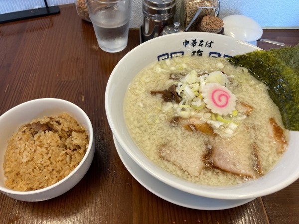 「中華そば（平打麺　こってり　830円）＋肉飯（ランチサービス）」@中華そば 馥の写真