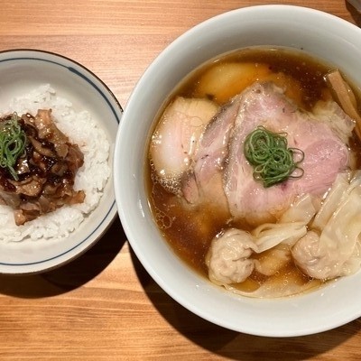 「醤油チャーシューワンタン麺＆チャーシュー飯」@麺 ふじさきの写真