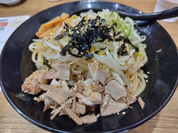 「油そば　１．５玉」@さくら食堂の写真