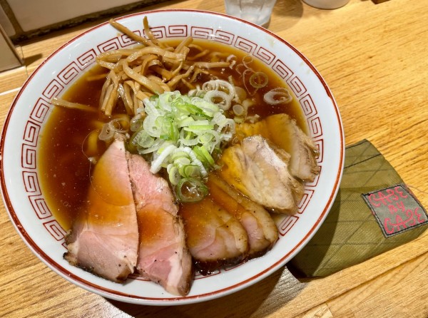 「肉そば醤油（極太手揉み麺）」@超多加水自家製手揉み麺 きたかた食堂の写真
