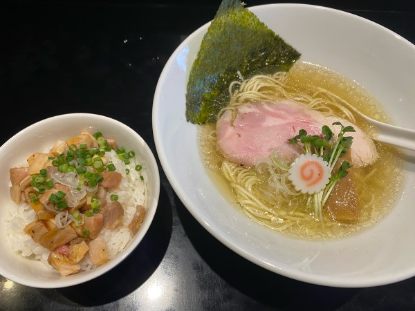 「白醤油鶏そば850円+チャーシュー子丼250円」@Tonariの写真