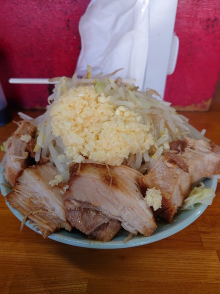 「チャーシュー麺  野菜マシ  ニンニク」@ラーメン髭の写真