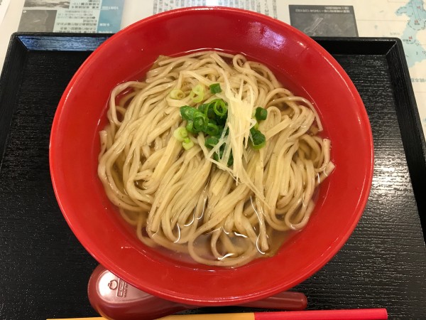 「素そば　500円」@金月そば 国際通りむつみ食堂店の写真
