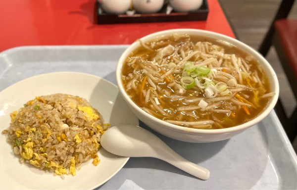 「サンマー麺¥800、半チャーハン¥150」@聚慶楼の写真