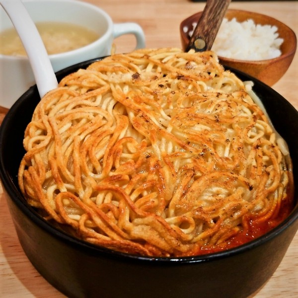 「カレー(赤)+ライス」@焼き油そば専門店 焼爺の写真