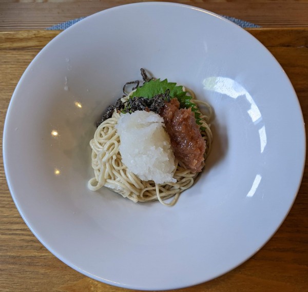 「特製中華そば 1,100円 +【替玉】梅と鬼おろし 350円」@中華蕎麦 はざまの写真