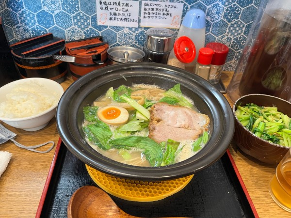 「豚骨塩ラーメン中盛＋たっぷり野菜」@ラーメン猪太の写真