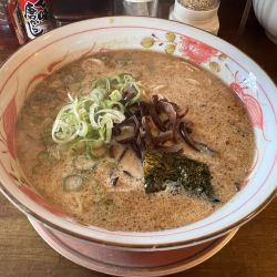 豚骨醤油ラーメン700円＋替え玉100円