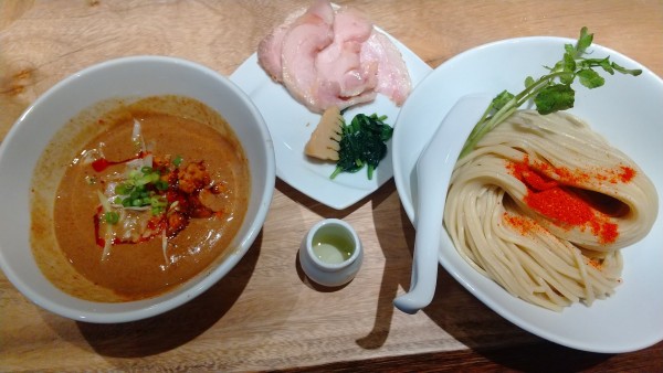 「赤つけ麺・辛さ控えめ、痺れ普通(¥1,100)」@麺屋 周郷 神田店の写真