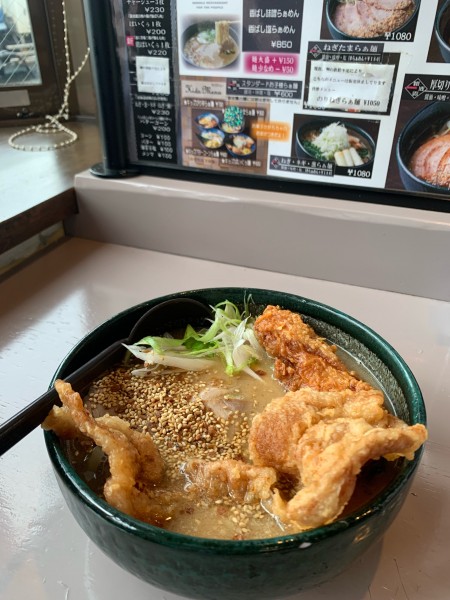 「香ばし味噌ラーメン➕トッピング(鶏ももぱいくぅ一枚➕ぱいくぅ一枚」@らぁめん銀波露 札幌北円山店の写真