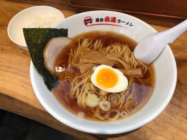 「しょうゆラーメン　820円」@屋台赤道ラーメン 首里駅前店の写真