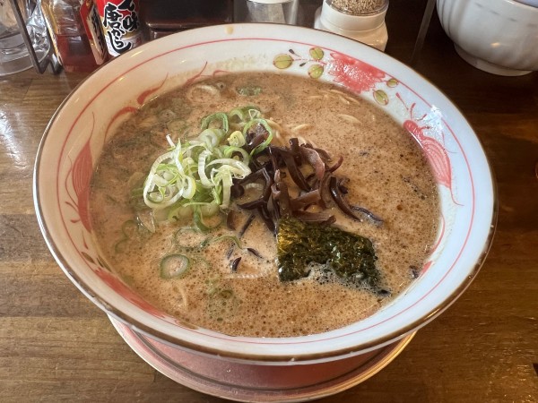 「豚骨醤油ラーメン700円＋替え玉100円」@十六代目 哲麺 大垣上面店の写真