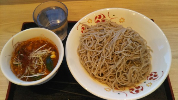 「【期間限定】夏野菜の冷しカレーつけそば」@いろり庵きらくそば 水道橋店の写真