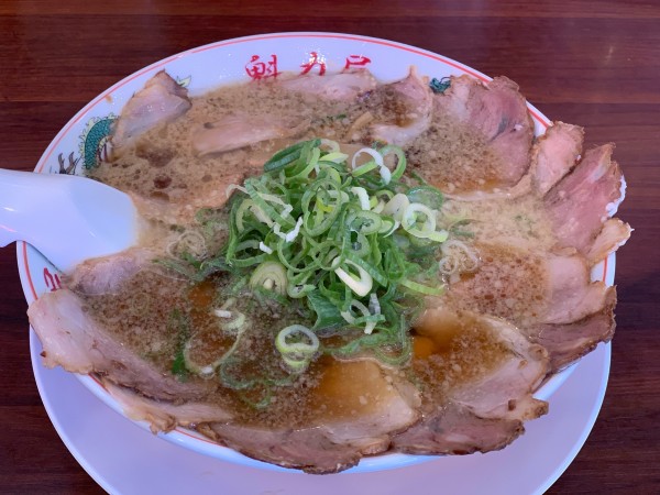 「肉入りラーメン （背脂多め）」@ラーメン魁力屋 足立鹿浜店の写真