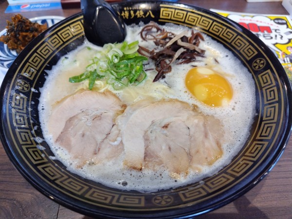 「豚骨ラーメン　※オリジナル味　※㋗で５００円　＋味玉：無料」@博多鉄八 安曇野店の写真