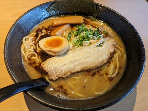 「濃厚黒らぁめん+大盛」@らぁめん 太陽軒の写真