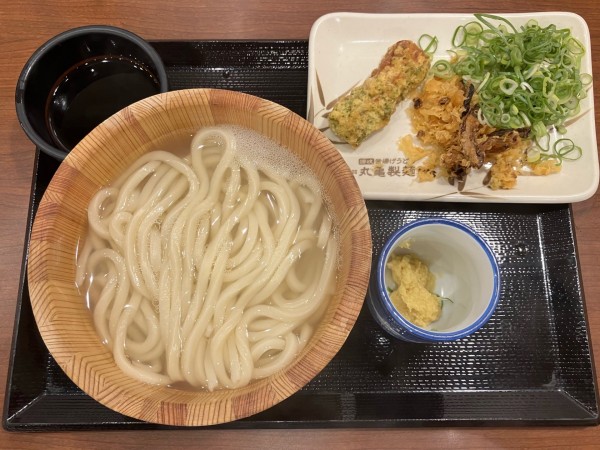 「釜揚げうどん並170円(半額)磯辺揚げ70円(-30円CP)」@丸亀製麺 千葉ニュータウン中央の写真