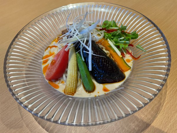 「冷やし豆乳坦々麺　¥1,848」@南国酒家 羽田空港店の写真