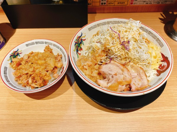 「ラーメン+冷やし＋賄い飯」@ラーメン豚山 門前仲町店の写真
