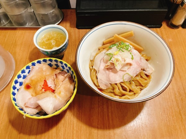 「油そば+チャーシュー入り卵かけご飯」@MENクライの写真