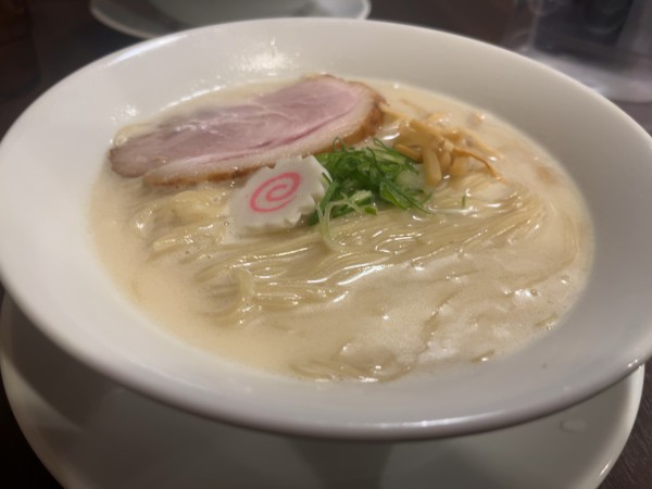 「貝だし鶏白湯ラーメン」@クラム&チキンヌードル クラチキの写真