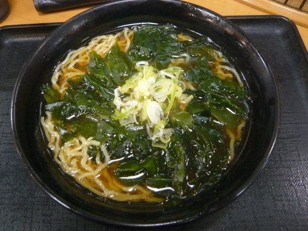 「朝ラーメン（わかめラーメン）」@名代 富士そば 神田店の写真