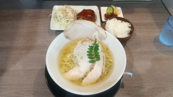 「冷やし塩ラーメン山椒（期間限定）850円」@龍瞳の写真