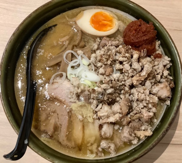 「味噌ラーメン＋挽き肉＋辛味玉」@ラーメン郷の写真