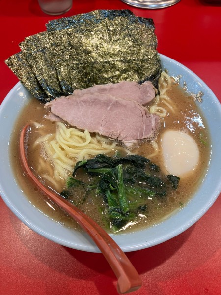 「特製ラーメン　中盛」@横浜ラーメン おか本の写真
