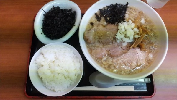 「背脂煮干、バラ海苔」@肉煮干中華そば 鈴木ラーメン店の写真