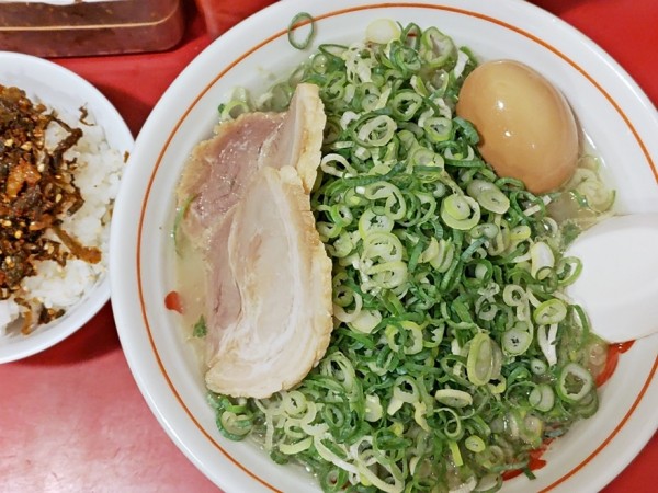 「博多ネギぼっこしラーメン＋味付半熟玉子」@博多長浜屋台やまちゃん 銀座店の写真