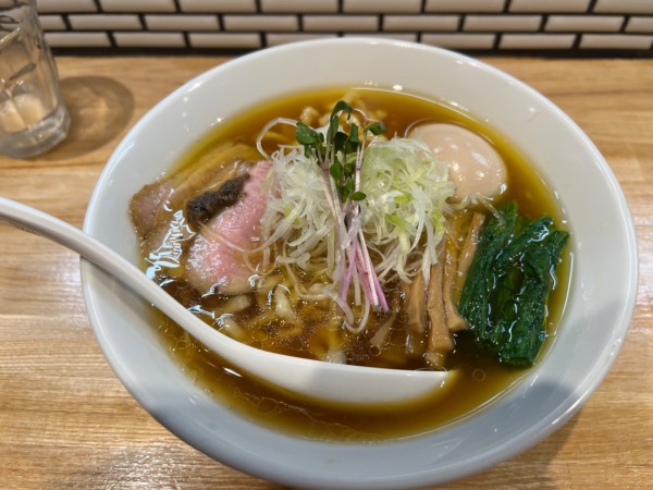 「手揉み中華ソバ味玉入り」@中華ソバ ビリケンの写真