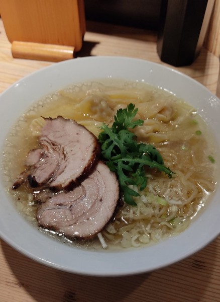 「本丸塩らー麺　肉ワンタン」@横濱元町 本丸亭 横浜店の写真